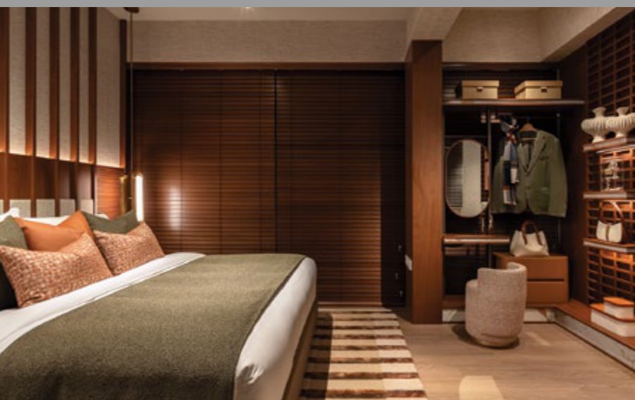 Illustration of a bedroom with a king-size bed and a walk-in wardrobe